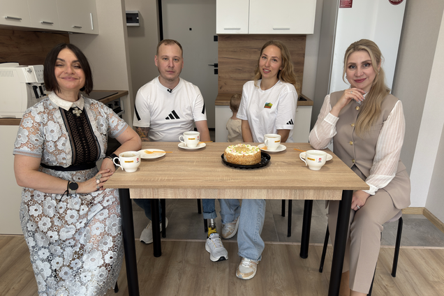 'Це відчуття дому': захисник Маріуполя Анатолій Басенко отримав квартиру від Фонду Ріната Ахметова