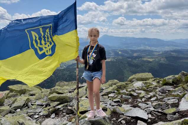 'Здавалося майже нереальним': 9-річна дівчинка зійшла на 6 вершин-двотисячників Карпат і встановила рекорд