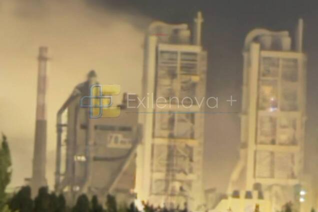 У Волгоградській області РФ пролунали вибухи: горить АТ 'Себряковцемент'. Фото