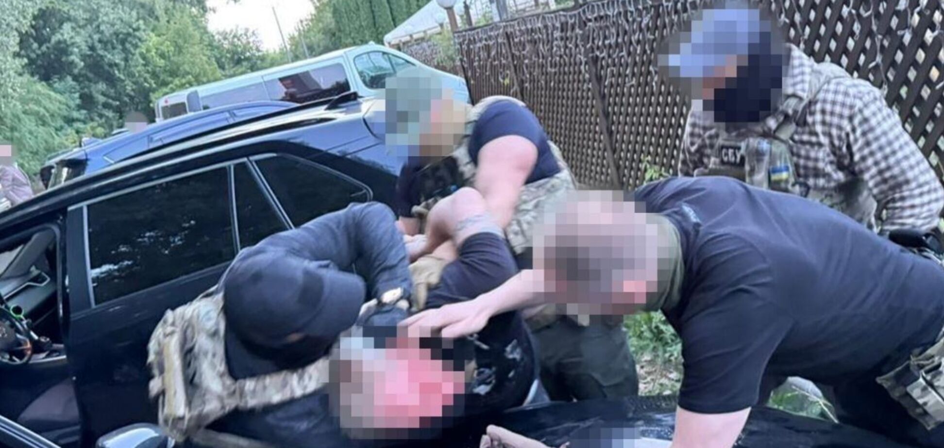 Обох фігурантів планують оголосити в міжнародний розшук