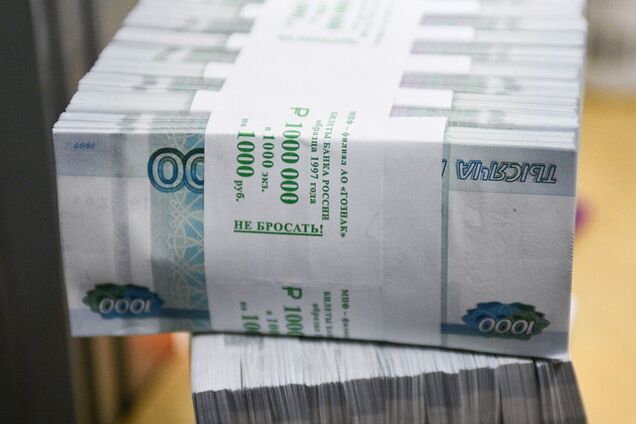 У Росії через економічну кризу зріс попит на зарплати у конвертах: що відбувається