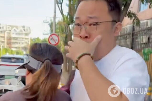 'Ось як виглядає справжня мужність!' Мережу підкорили відео, як китайські татусі ридають біля дитсадків: що сталося