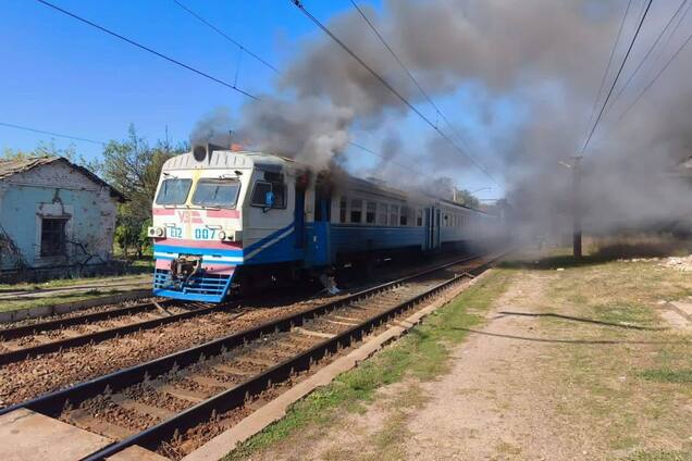 Россия нанесла удар по пригородному поезду в Харьковской области: есть пострадавшие. Фото