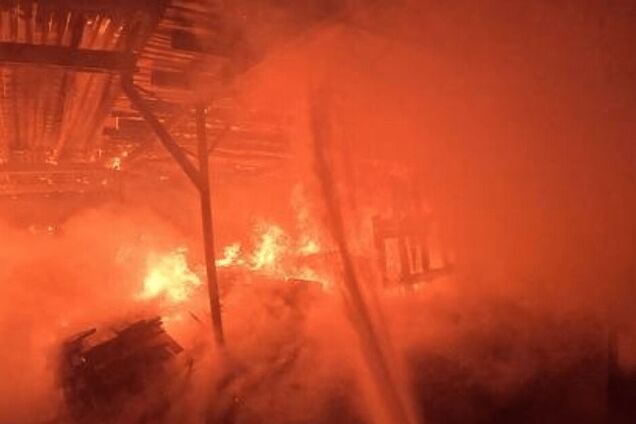 У російському Таганрозі після вибухів вирує пожежа: що відбувається