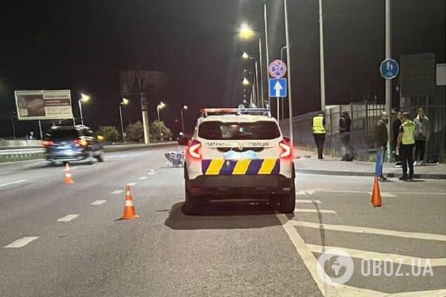 У Києві 24-річна водійка мотоциклу впала на металевий відбійник та загинула. Подробиці ДТП