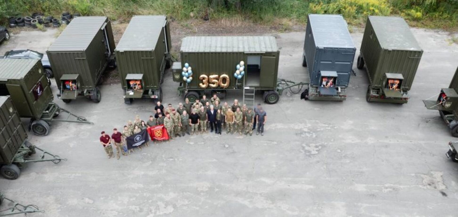 На фронте уже установлено 350 прачечно-душевых комплексов