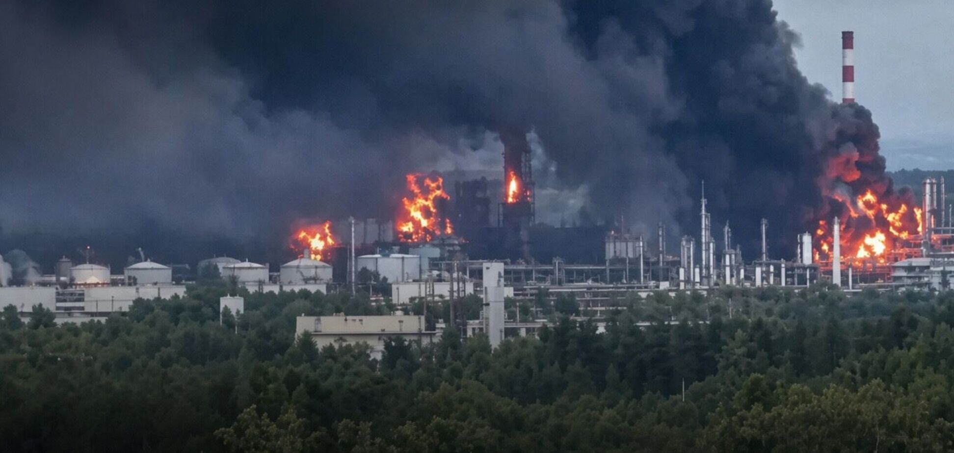 Удары по НПЗ и ВПК России.