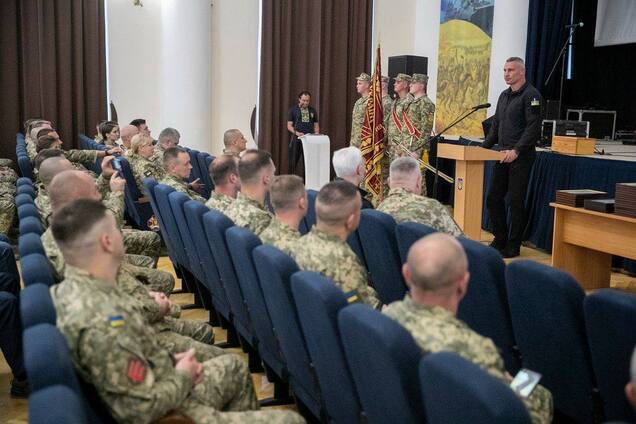Кличко вручив працівникам ліцею Подяки Київського міського голови