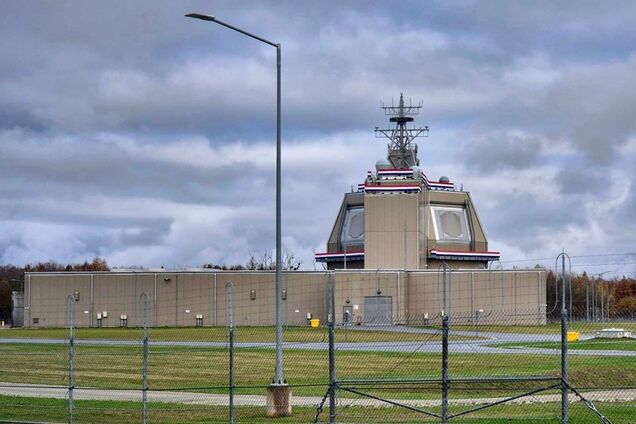 В Польше над американской базой противоракетной обороны пролетел неизвестный беспилотник: военные вызвали полицию