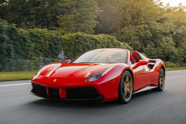 Дело вовсе не в скорости: раскрыта тайна логотипа Ferrari, о которой знают лишь единицы