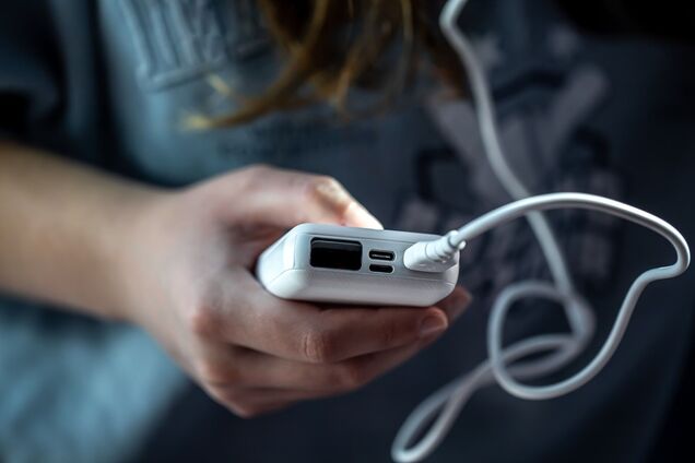 Как правильно заряжать портативное зарядное устройство