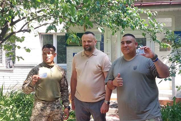 Як іноземним військовим оформити посвідку на проживання: пояснення Міноборони