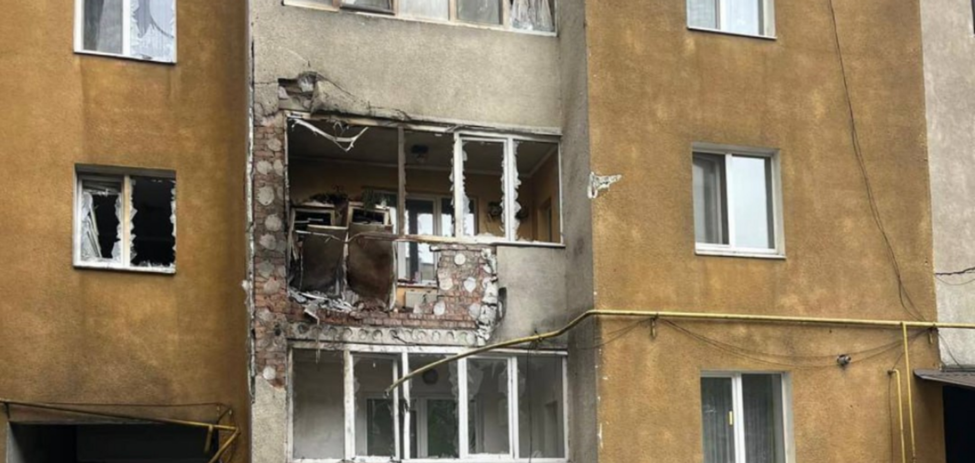 В Хмельницком российский дрон попал в многоэтажный дом