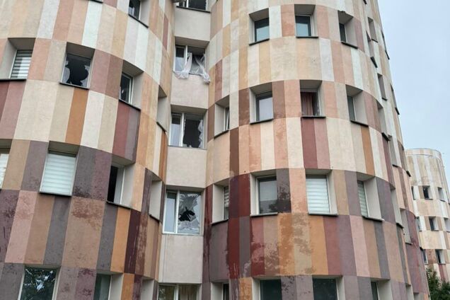 Внаслідок атаки РФ пошкоджено пологовий будинок в Подільському районі.