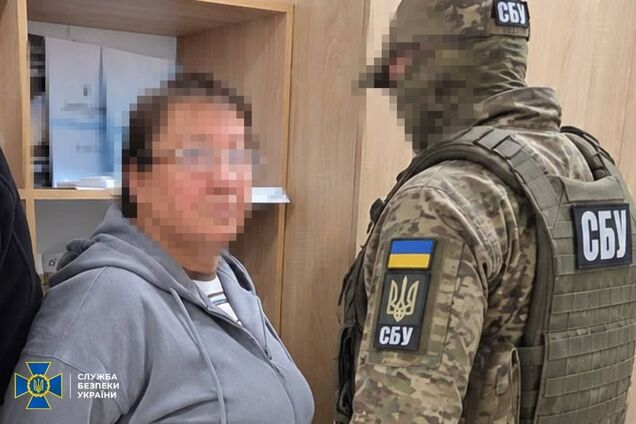 Спешила за украинской пенсией: на Волыни задержали топ-менеджера захваченного предприятия Луганской области. Фото