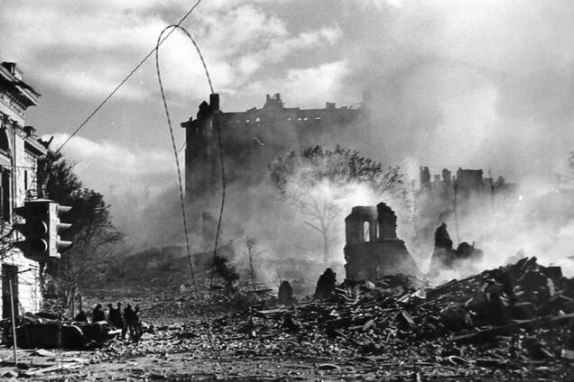Руины взорванного дома Гинзбурга, 1941 год