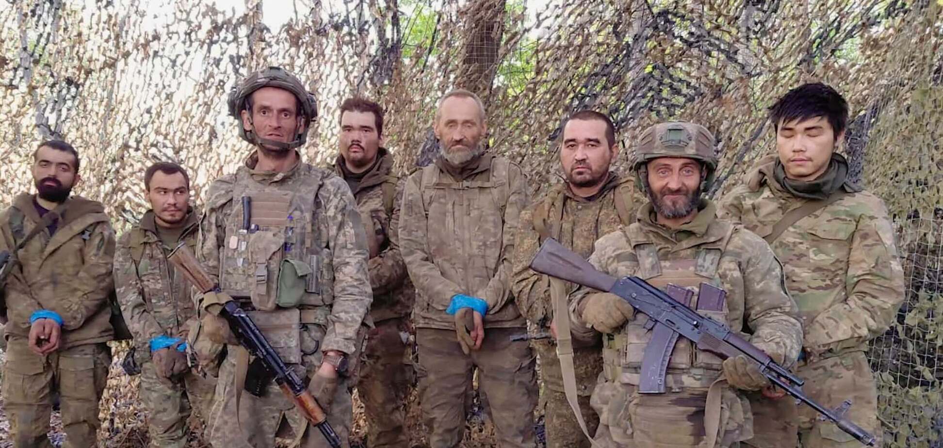 Російські військові, яких взяли в полон бійці полку 'Арей'