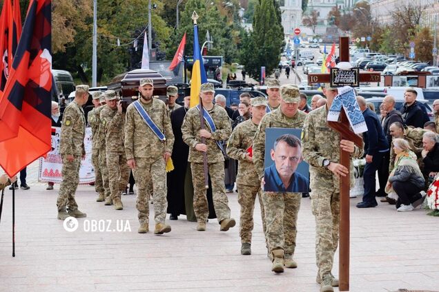 В Киеве проводили в последний путь соучредителя УНА-УНСО и бывшего пленника Кремля Николая Карпюка. Фото и видео