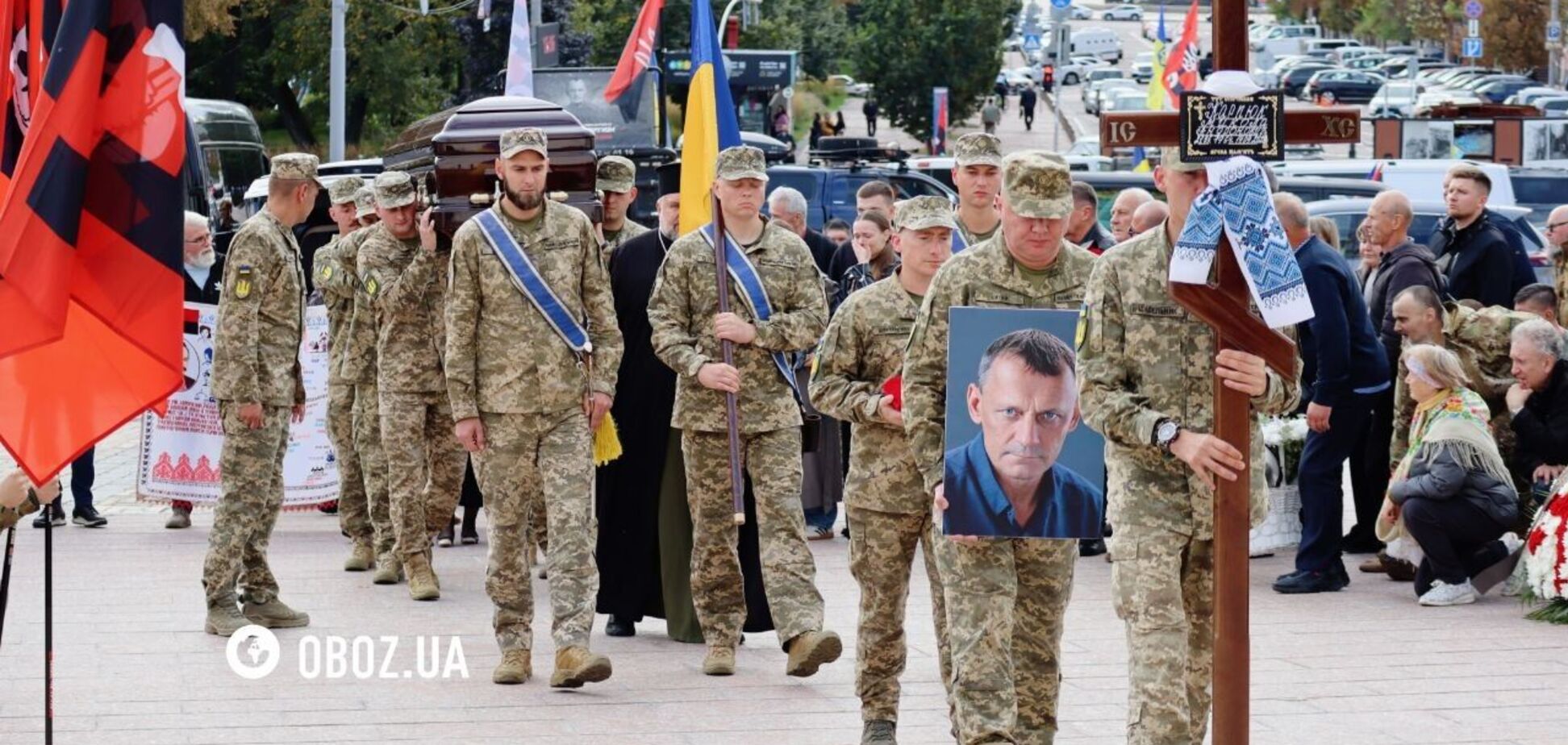 В Киеве проводили в последний путь соучредителя УНА-УНСО и бывшего пленника Кремля Николая Карпюка. Фото и видео