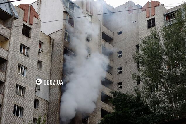 Дрон попал в многоэтажный дом на Печерске.