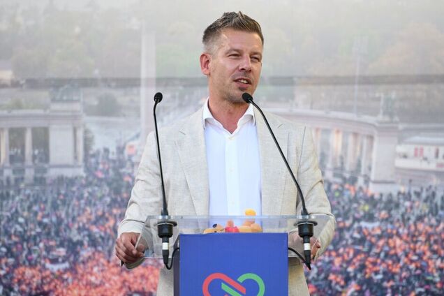 У прем'єра Угорщини кинули яйцем під час публічного виступу: він не став вдавати Януковича