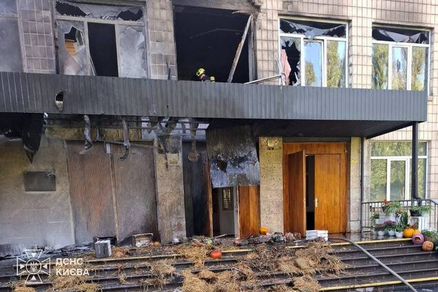 В Киеве вражеский дрон разрушил школу: в ГСЧС показали последствия. Фото