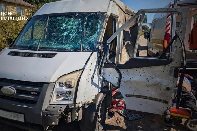 В Киевской области дрон упал прямо на дорогу, по которой ехали автомобили: погиб человек. Фото с места события