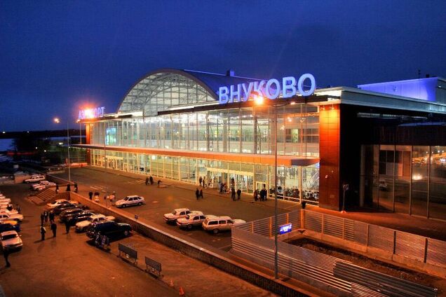 Московські аеропорти закрили другу ніч поспіль після попередження Зеленського: що відбувається