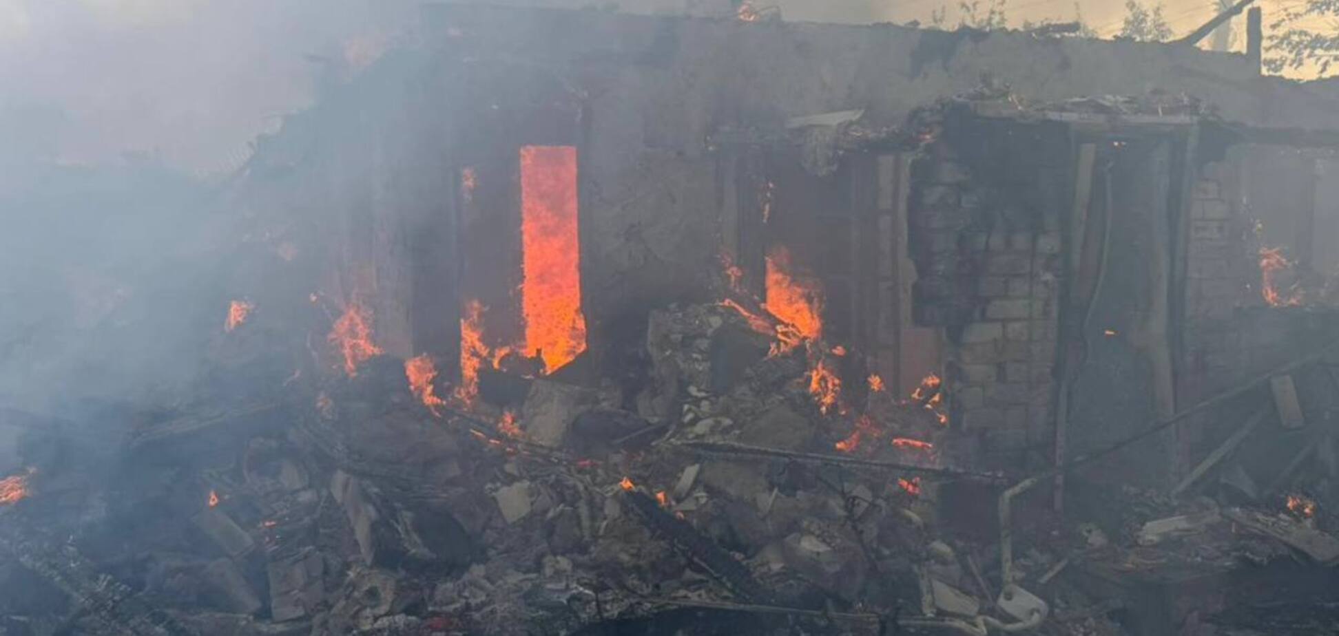 Росія завдала ракетного удару по селищу Печеніги на Харківщині: постраждали десять людей