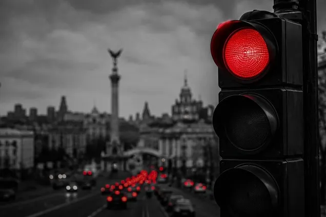 У Києві зупинятимуть рух транспорту під час хвилини мовчання: як це відбуватиметься