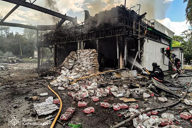 Уничтоженная российским ударом АЗС в Харьковской области. Иллюстративное фото