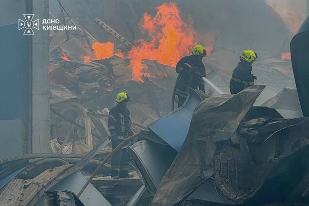 Росія весь день атакувала Київ та область: є постраждалі, зафіксовані влучання в склади. Подробиці