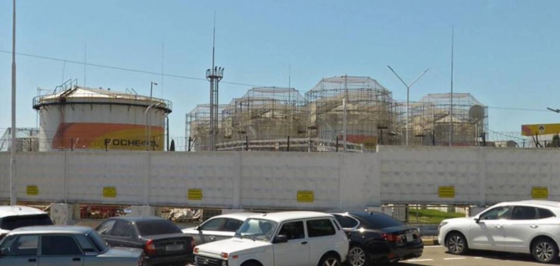 Антидронові сітки не врятували: які удару по НПЗ в Адлері. Супутникові знімки