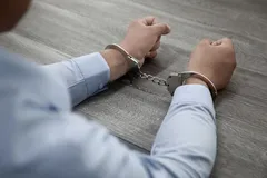 Шестеро украинцев оказались в тюрьме в Индии: их связывают с нападением на самолет