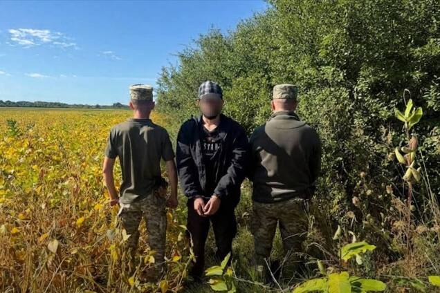 На Закарпатье задержали российского дезертира, который пытался нелегально попасть в Украину. Фото