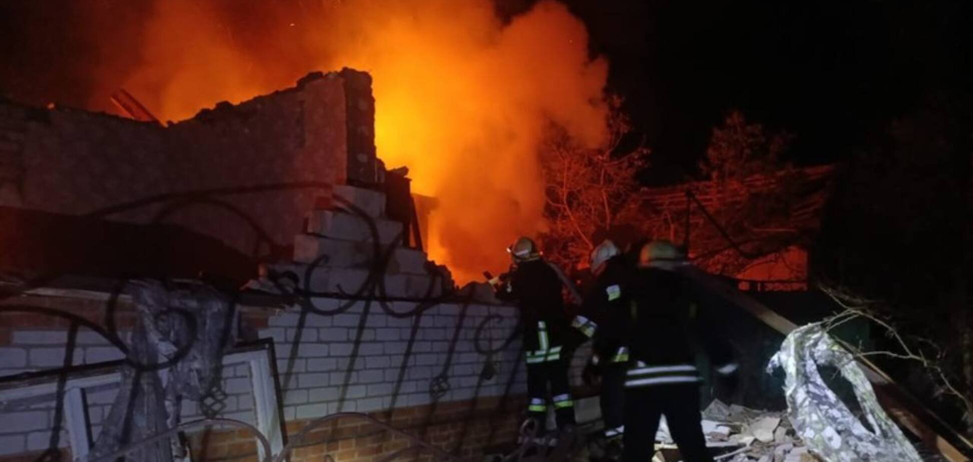 Росія вдарила по Золочеву на Харківщині: є постраждалі, пошкоджені адмінбудівлі й приватні будинки. Фото