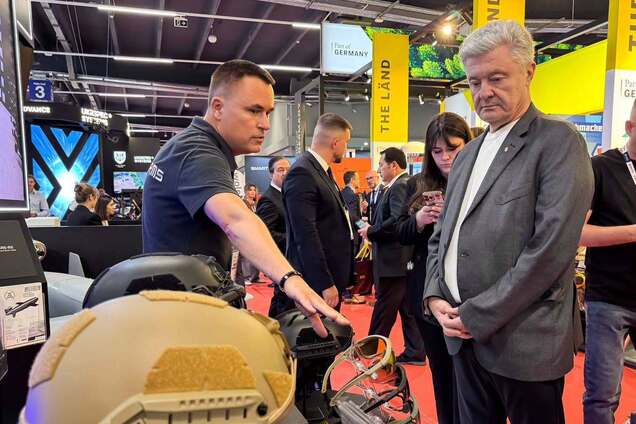 Петр Порошенко на выставке вооружений в Кельце