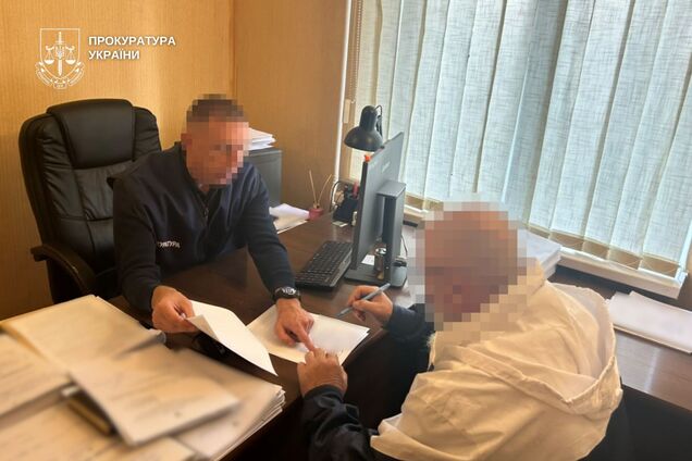 На Дніпропетровщині чоловік вистрілив у 13-річного хлопця через звук мопеда:  постраждалий в лікарні