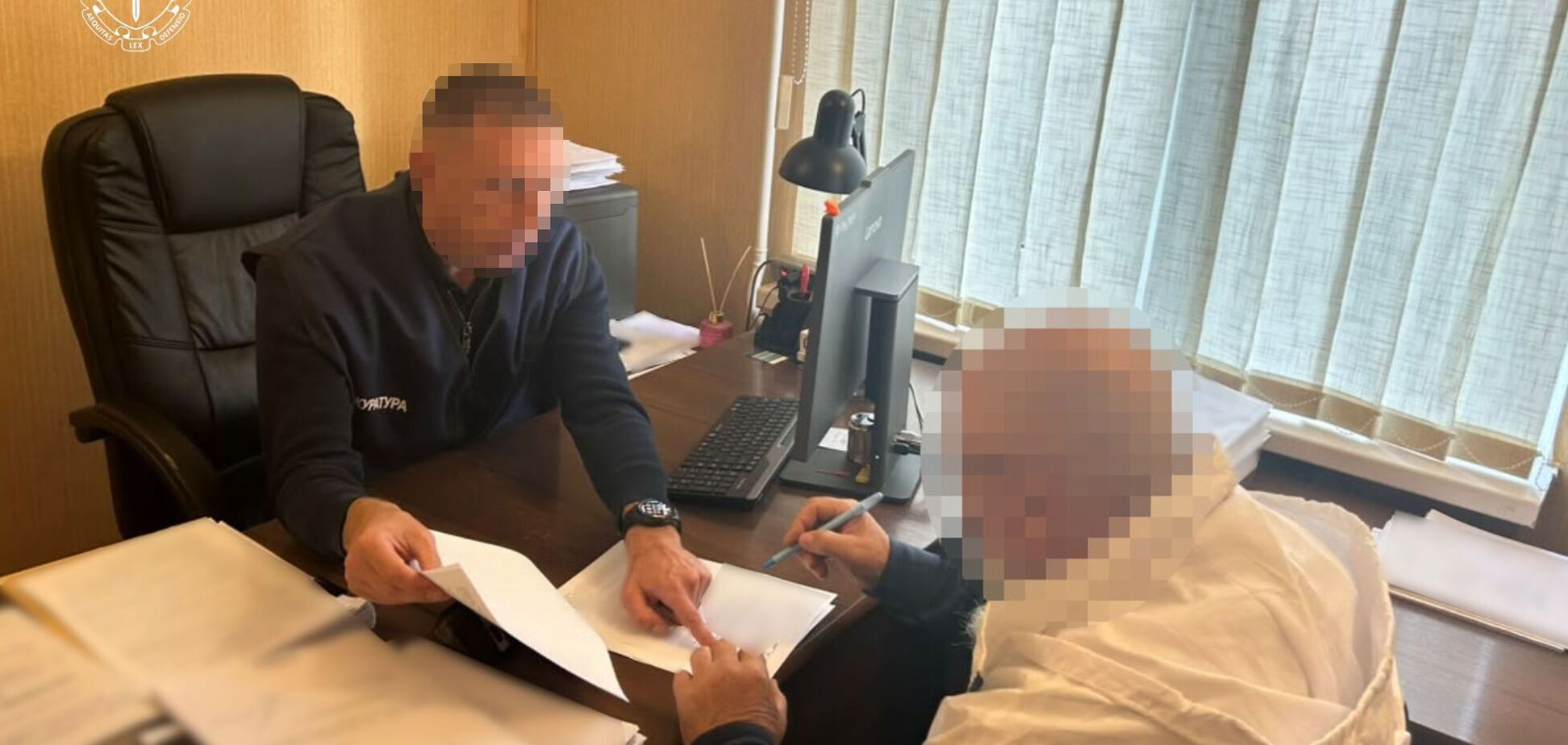 Чоловік узяв рушницю через шум на дорозі