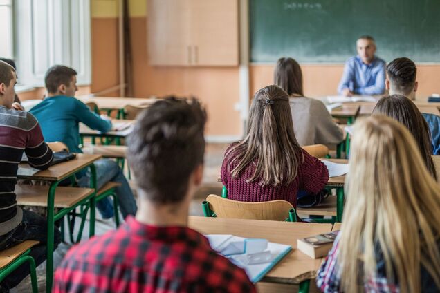 Одни уже заканчивают школу, другие – идут в 10 класс: PISA 2025 выявила колоссальный разрыв между городскими и сельскими учениками