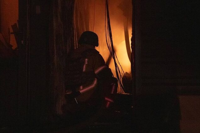 У Голосіївському районі виникла пожежа у приватному житловому будинку