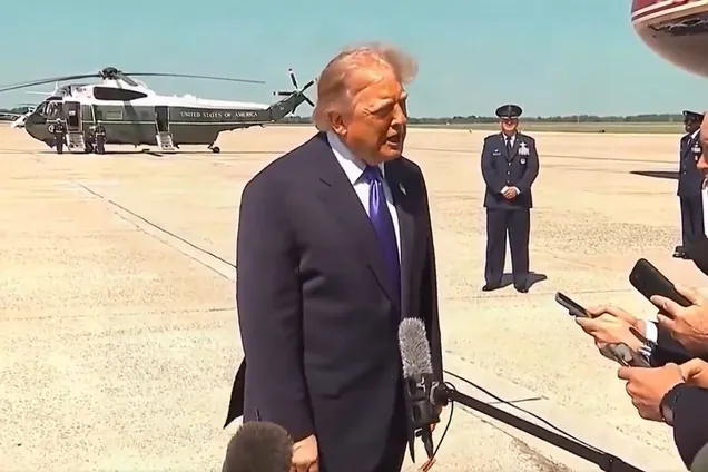'Він хоче укласти угоду': Трамп розповів деталі своєї розмови з Путіним. Відео