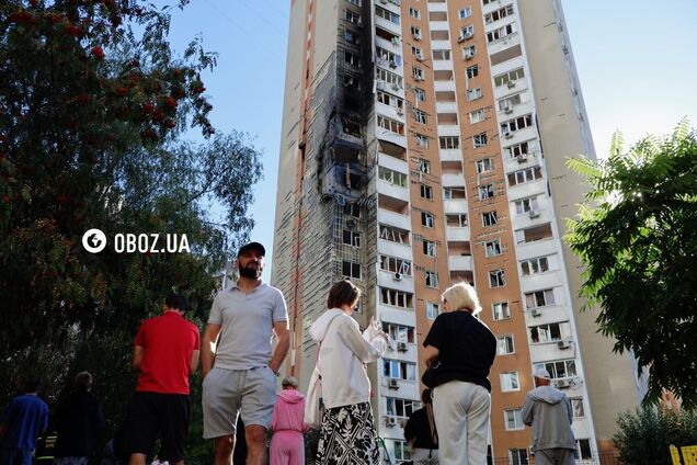 'Скло на мене, на дитину': у Києві вагітна жінка розповіла про влучання дрону в її будинок. Відео