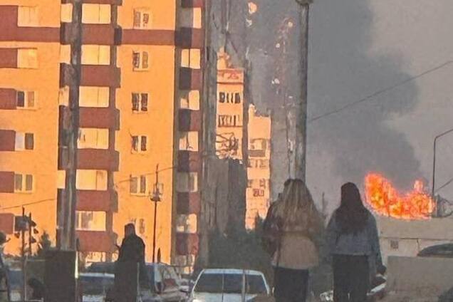Дрони атакували Новий Уренгой за 3200 км від кордону з Україною: горить газоконденсатний завод. Фото та відео