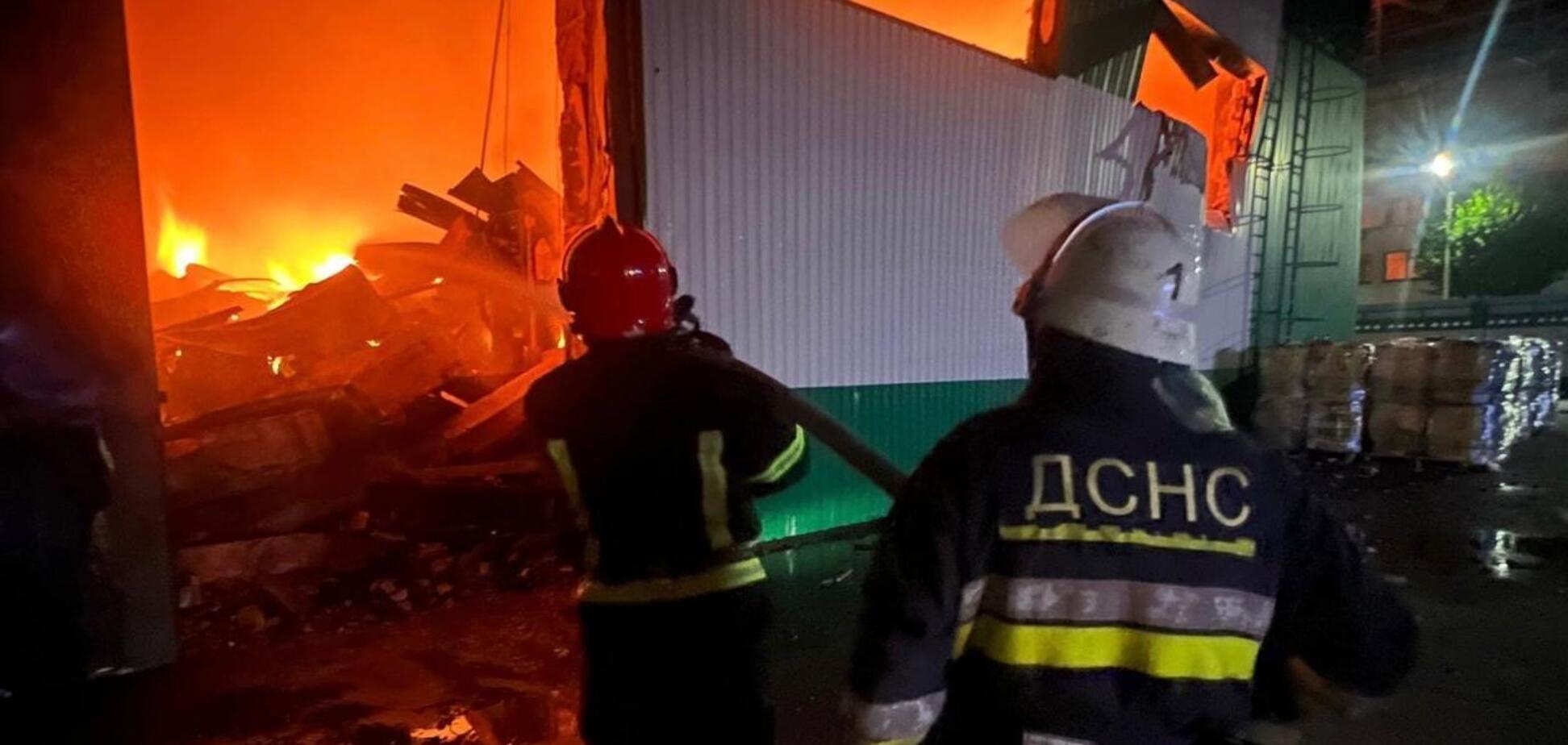 Есть повреждения, произошёл пожар: в ГСЧС рассказали о последствиях российского нападения на Киевскую область. Фото и видео